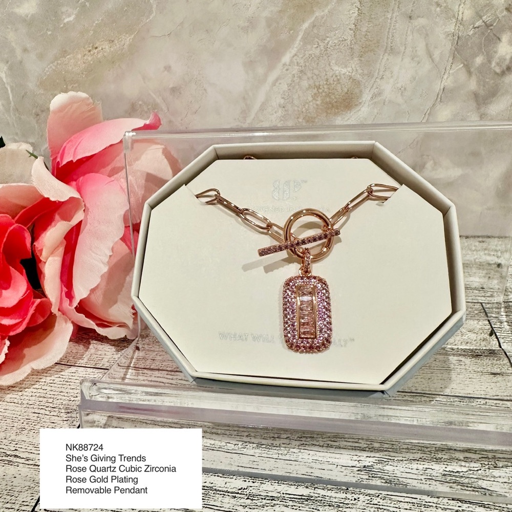 She's Giving Trends Rose Gold Pendant Necklace